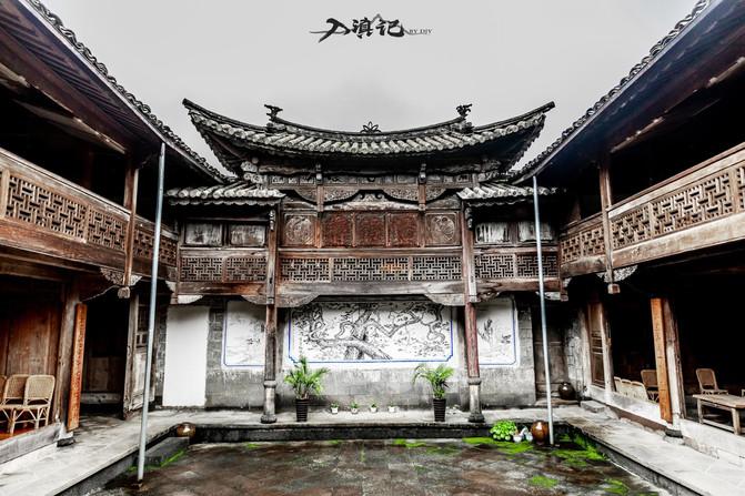 醉酒男子不慎跌落河中,消防人员紧急营救!